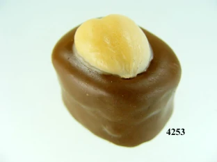 Praline hell Haselnuss (VPE=3 Stück)