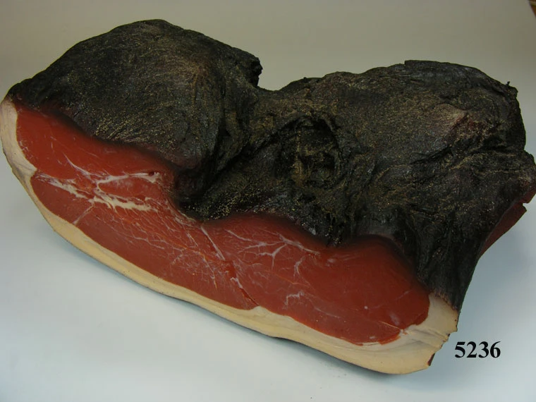Produkt - Lebensmittelattrappe Schwarzwälder-Schinken angeschn.