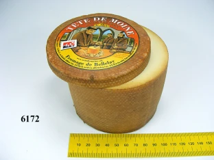 Käse Tête de Moine m. Deckel