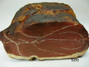Lebensmittelattrappe Schwarzwälder Schinkenstück im Anschnitt