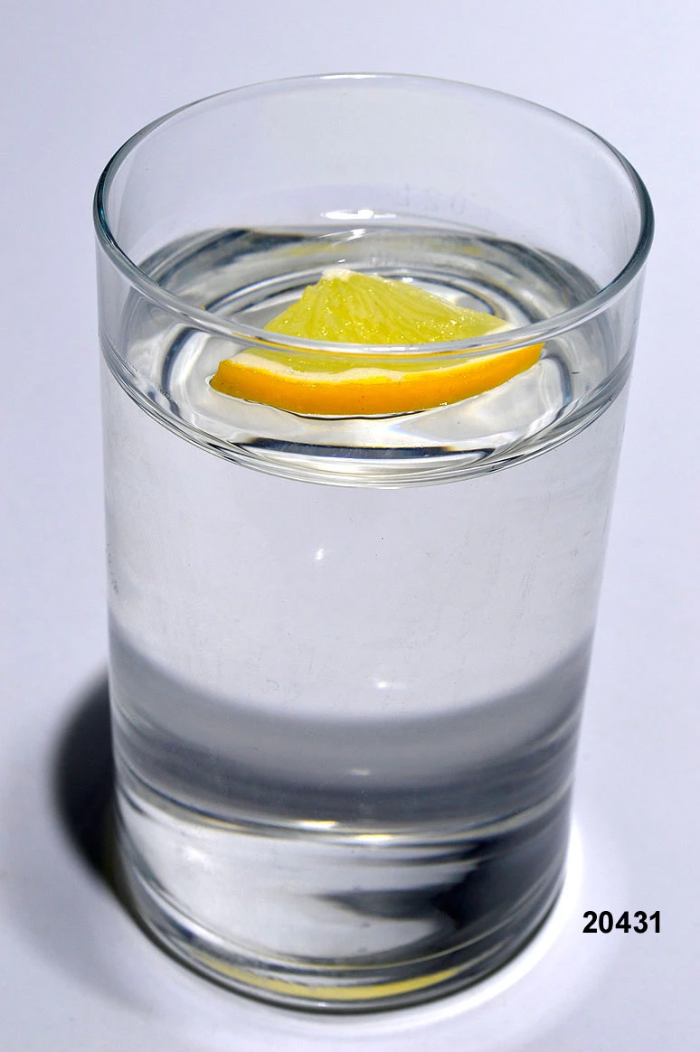 Produkt - Wasser m. Zitrone (echtes Glas)