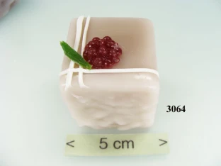 Petite four Brombeere
