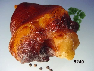 Schweinshaxe gegrillt