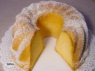 Napfkuchen angeschn. m. Puderzucker