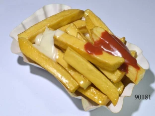 Pommes-Frites m. Ketchup u. Mayonnaise