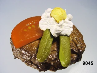 Filet mit Gurke und Tomate