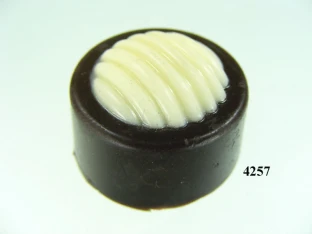 Praline dunkel verziert (VPE=3 Stück)